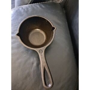 Lodge Cast Iron MP Double Spout 2 Cup Ladle Melting Pot/ BBQ sauce pan.
